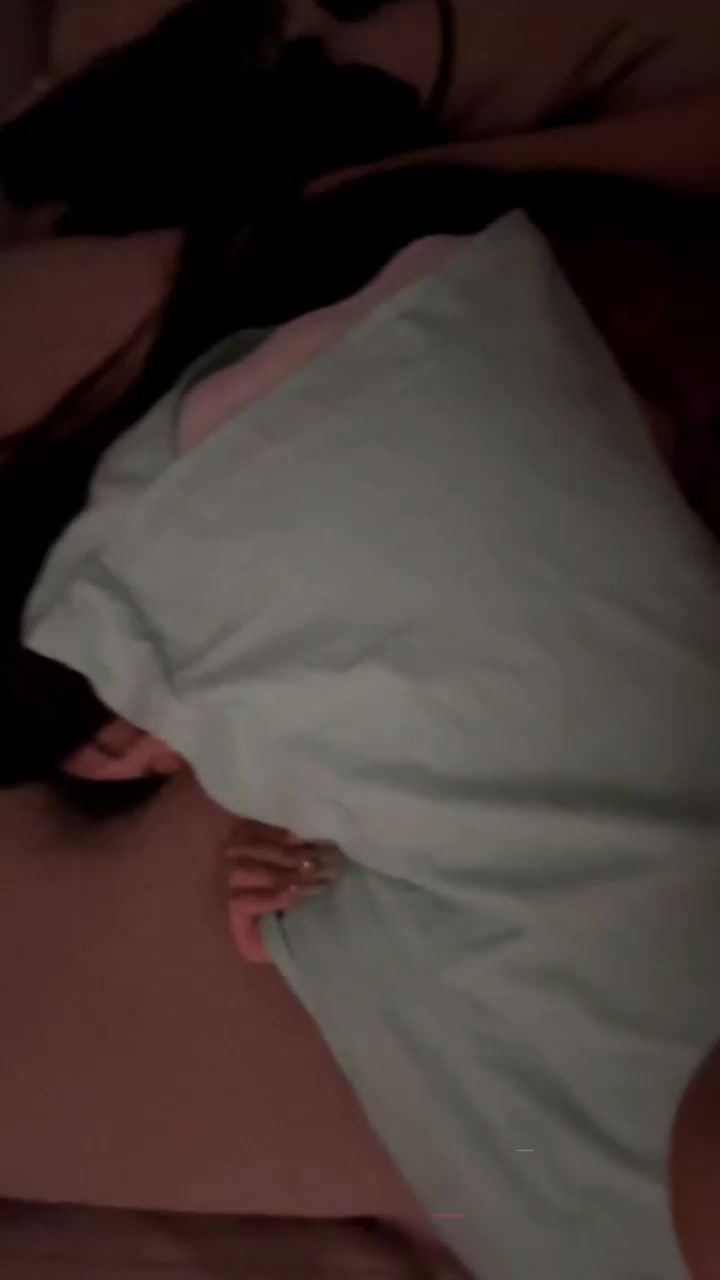 御姐风学生妹 为买手机沦为金主玩物 蹂躏玩弄摁脖抽插 不雅视频全网曝光