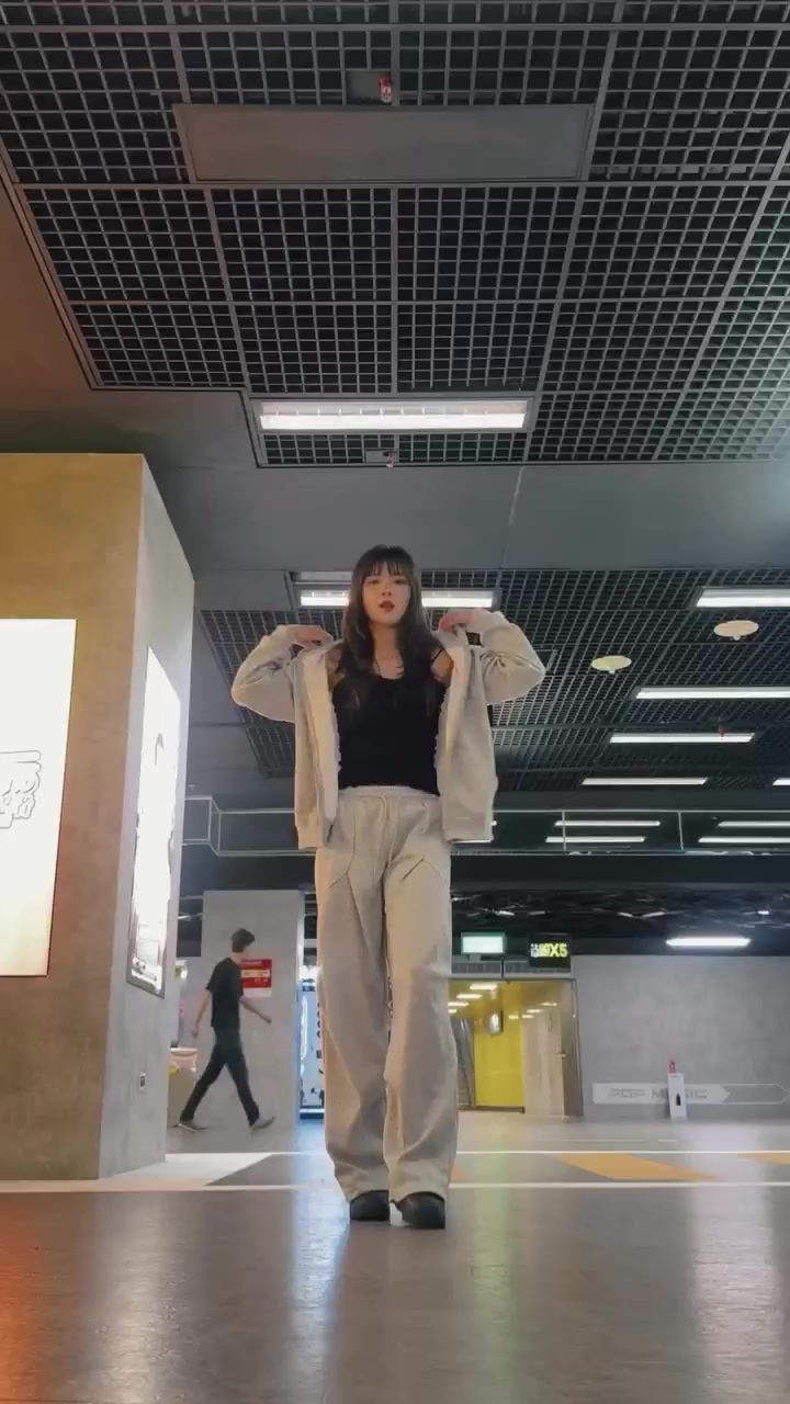 高颜值小网红 Zoey陳 早期自拍视频泄露 大奶笔挺软嫩 后入狗爬式狂操 骚到爆炸！