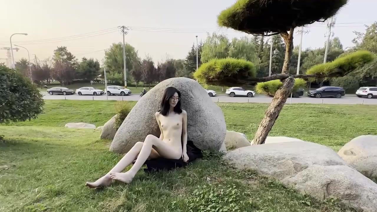 西萌工作室 濑濑 户外全裸露出 雪白酮体前凸后翘 挺拔奶头撩拨心弦 实在刺激！