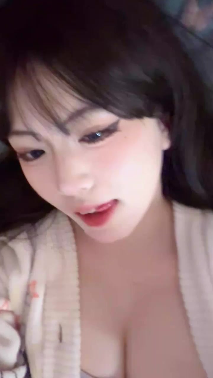 抖音网红 梧桐树 唯美私拍 迷离眼神含情吃屌 肆意蹂躏嫩躯 绽放致命诱惑！