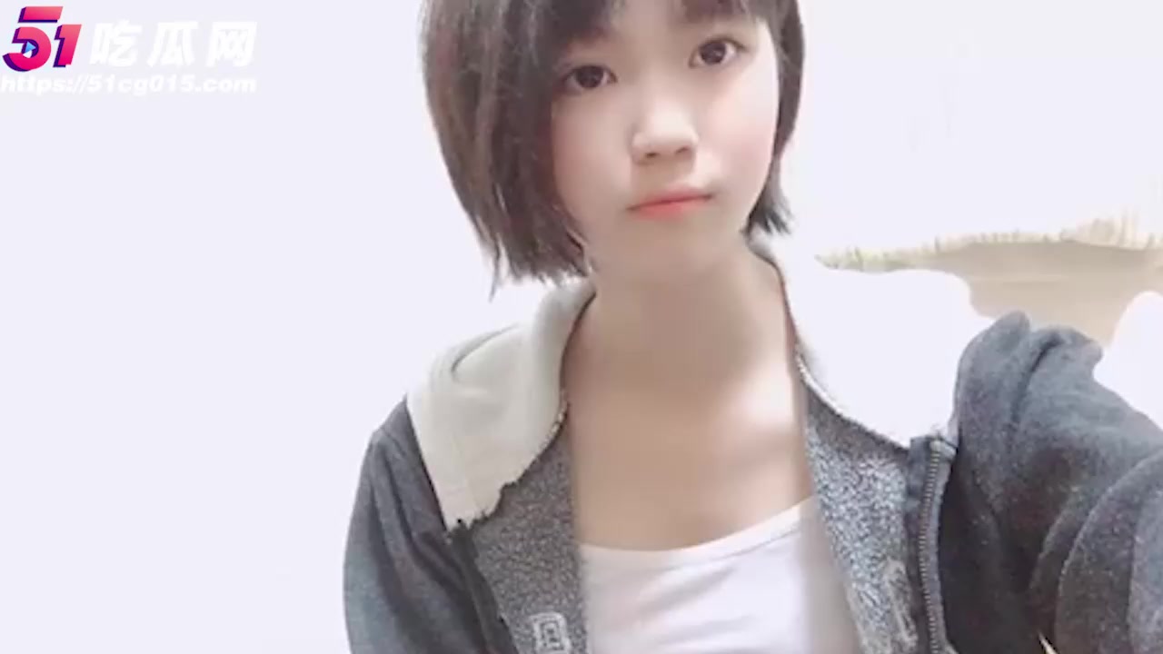 湖南嫩妹被假艺校老师哄骗掰穴视频流出 天真听话拨开粉嫩紧致小穴展示 太纯太骚！