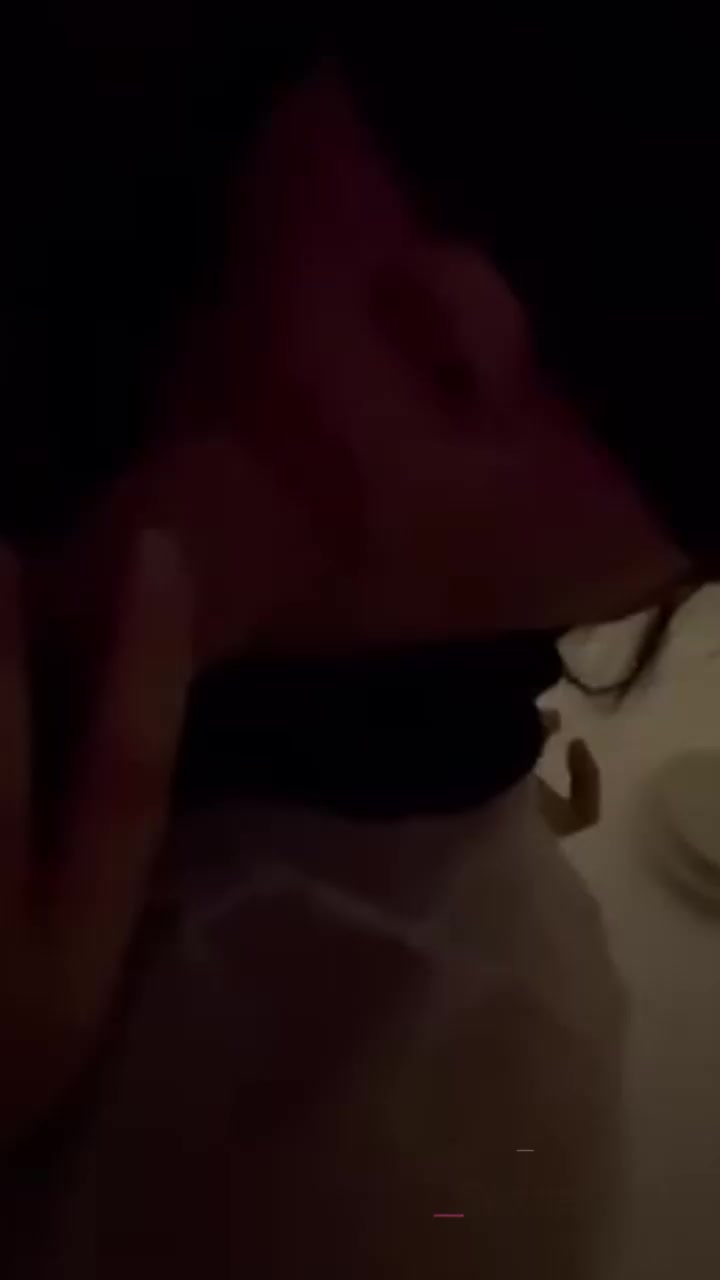 深圳宝安高冷御姐情侣自拍 白皮辣妹女上位疯狂骑乘 翘臀狂摆淫叫求操太骚！