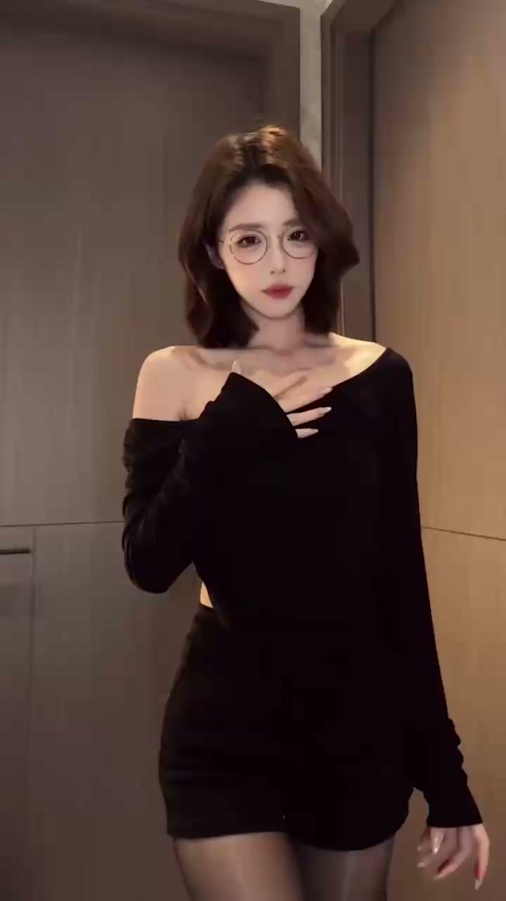 抖音御姐 蛋挞小屁孩 裸舞福利 扭腰顶胯巨乳吸睛 羡慕林一每天能操到这顶级骚货！