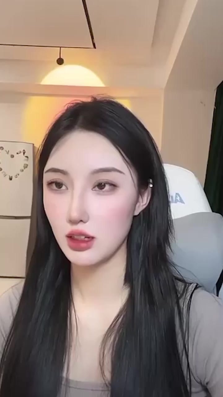 抖音网红 丁姐 直播闪现走光 美腿白嫩修长 翘臀圆润无敌 完美身材令人血脉喷张！