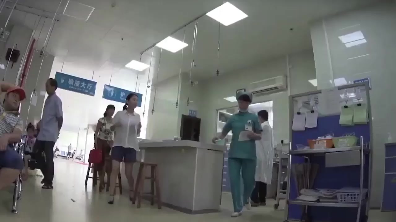 三甲医院注射室偷拍流出 实习生偷拍短裤少女 性感小翘臀完全露出