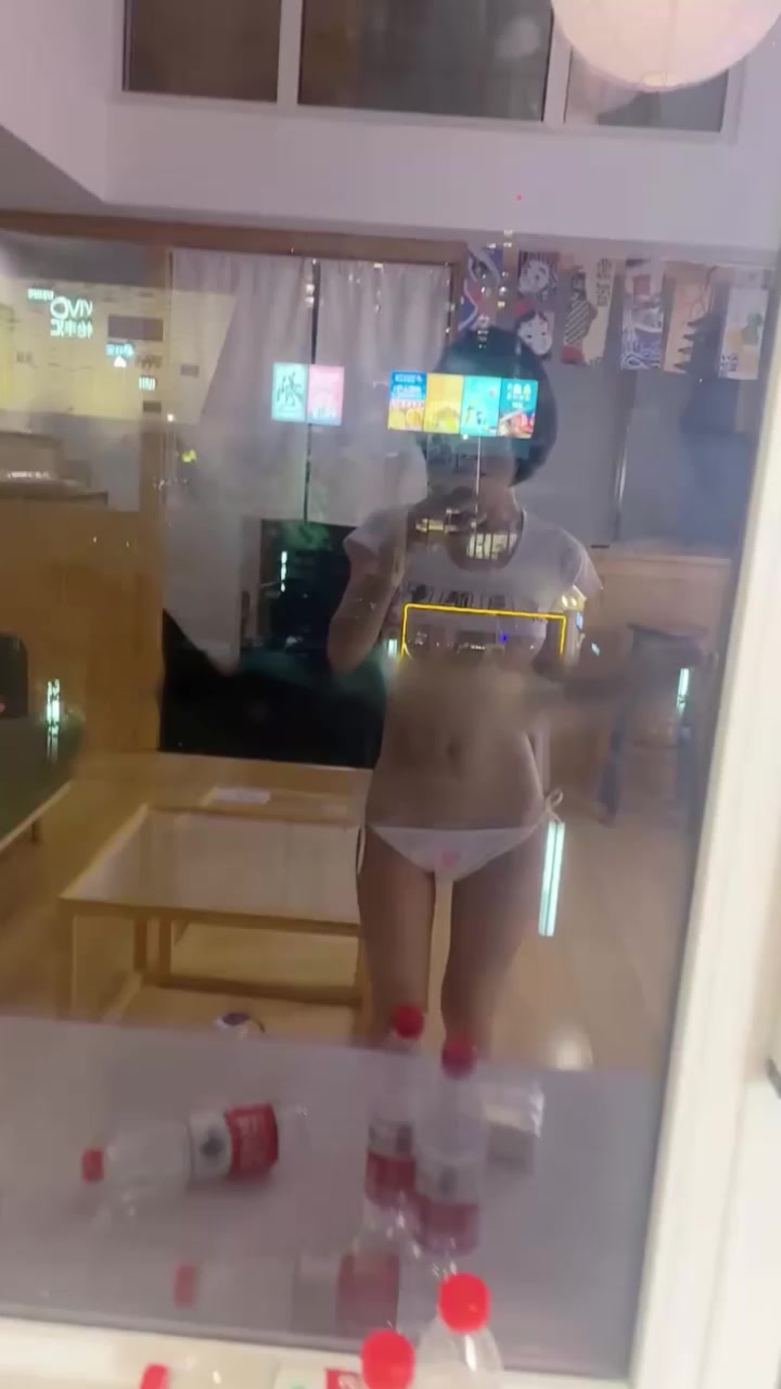 短发美女主播 花生牛轧糖 惊曝三点式诱惑淫拍 撅臀求操姿势超骚