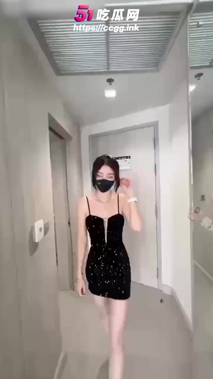 推特网黄 曼妃小雨 高价剧情定制 偶遇粉丝后的遭遇 尽情享受美乳美鲍！1