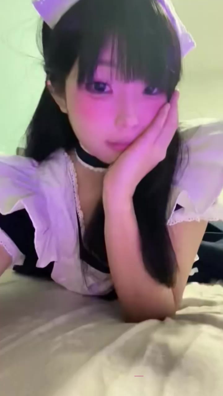 00后辣妹与男友性爱自拍流出 情趣制服跪舔肉棒 肥美鲍鱼内射高潮