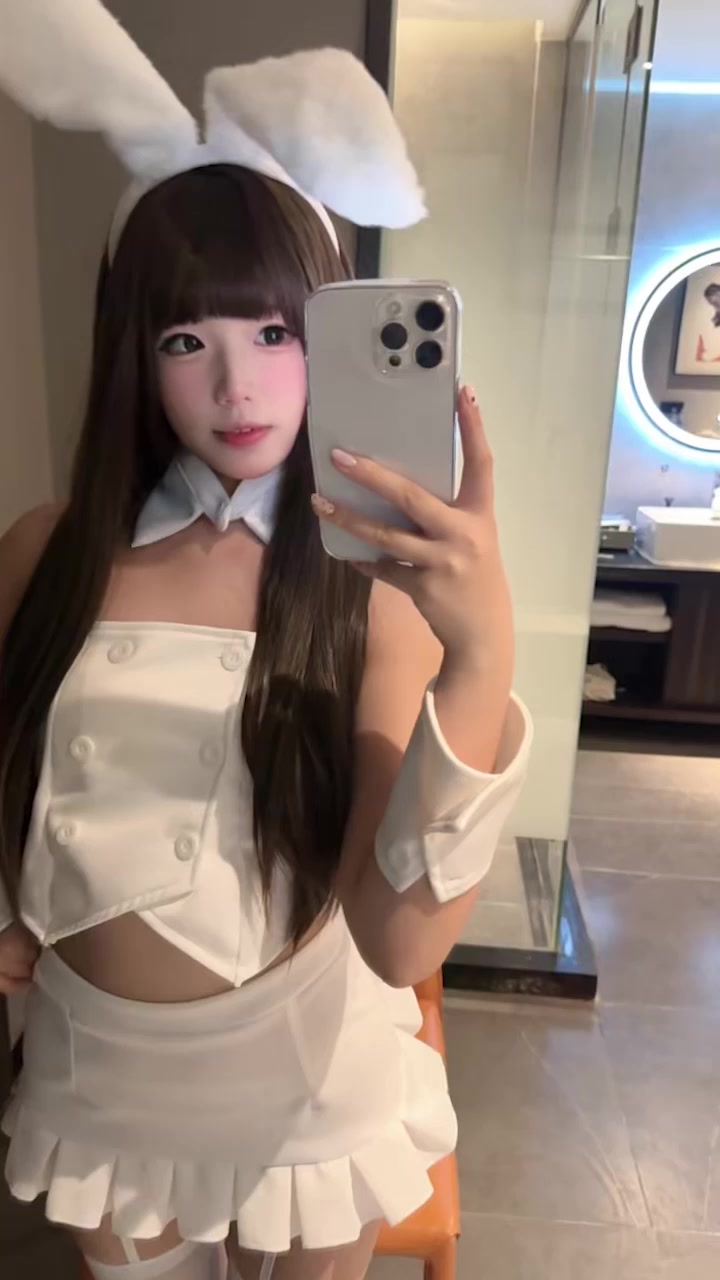 江苏19岁嫩妹 秦奕萱 定制福利 白虎馒头穴粉嫩紧致 青涩美乳饱满挺立！