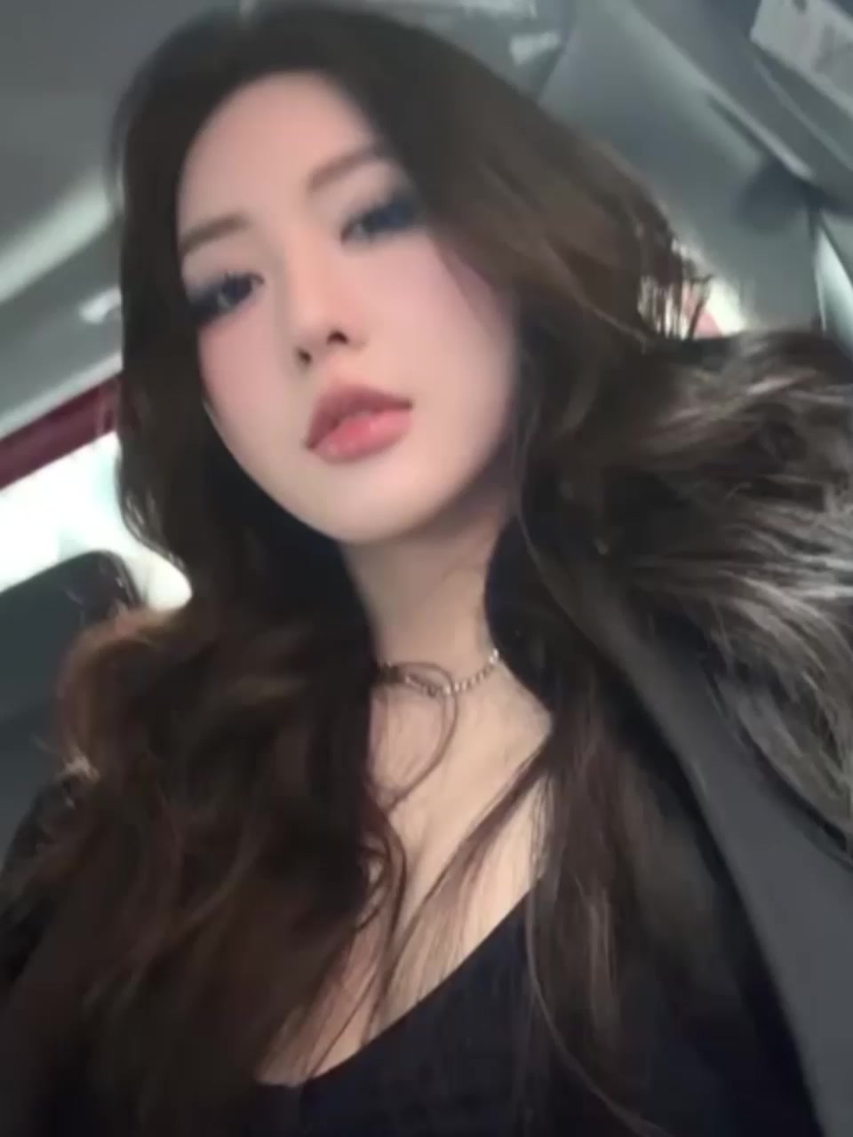 广州大学健身女教师线下裸聊曝光 转账一到立即展示丰满肥臀 晃动间嫩穴全露！