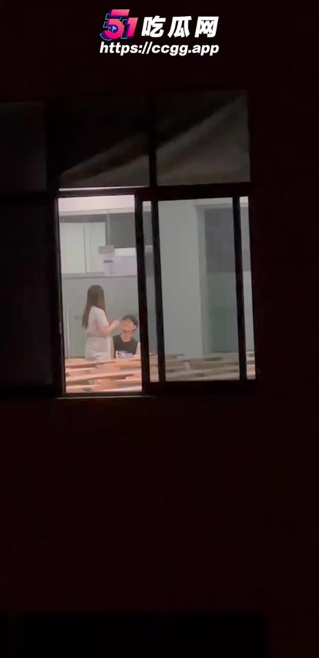 四川传媒学院 曝出师生伦理丑闻 自修完全部教室偷情 亲密画面惨遭偷拍！