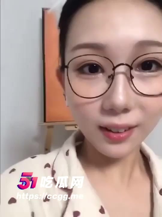 东北甜美眼镜婊 田静怡 与男友裸聊 浴室发骚自摸挑逗 全程露脸反差感爆棚！