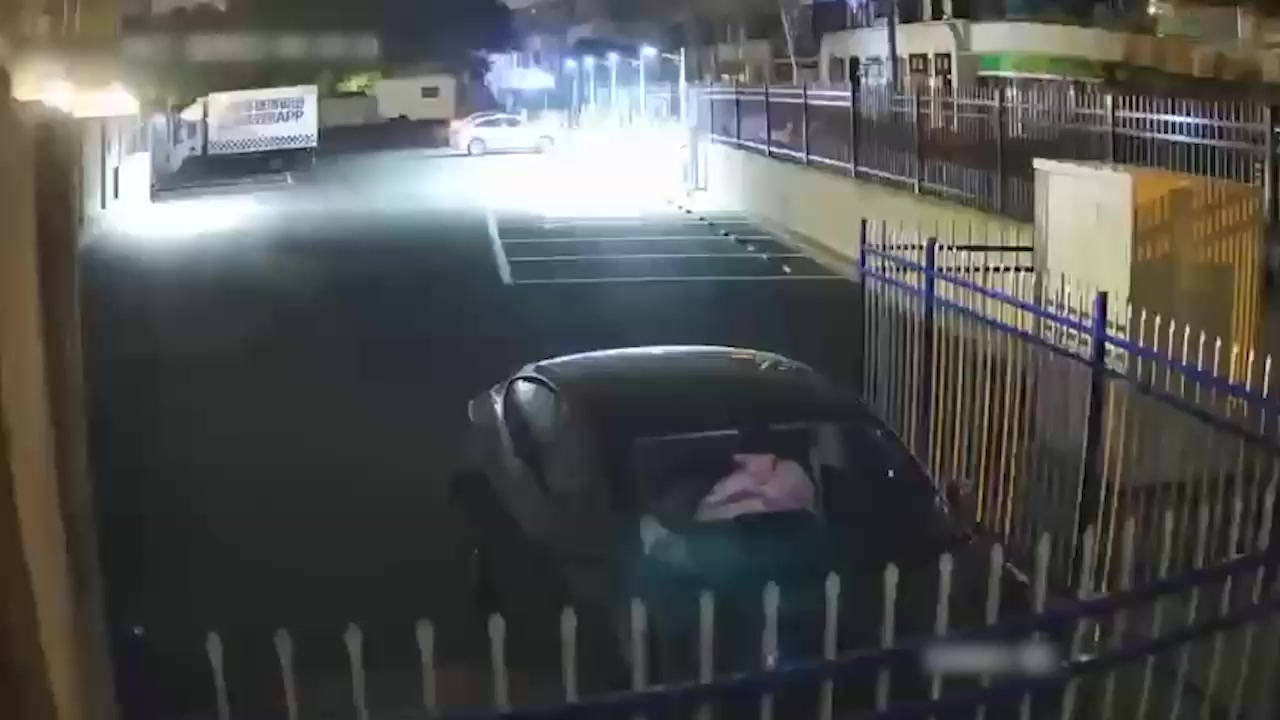 监控记录真实车震 苏BA55005小情侣深夜车震 车内激情太猛了！