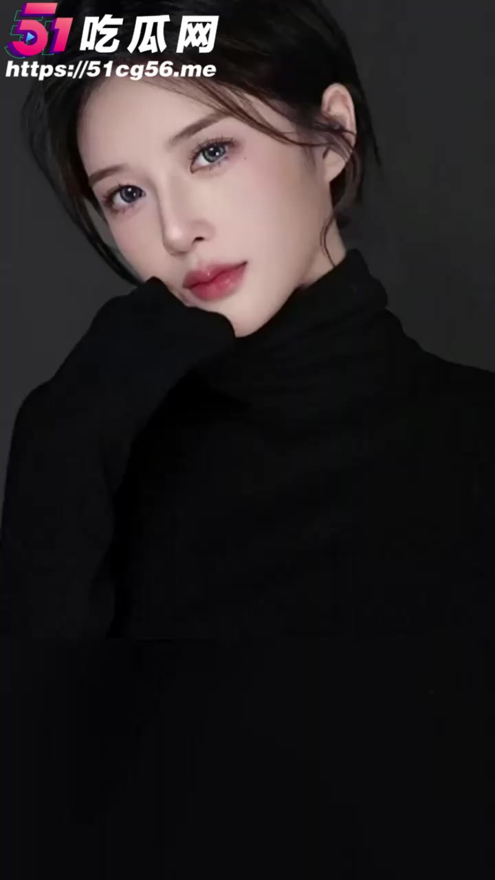 倾国倾城的绝美网红被前男友出卖不雅视频 纹身石锤身份 馒头逼干起来超爽！