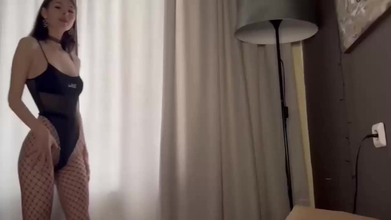 沉浸式第一视角打飞机服务 欧美少女手口并用蹂躏肉棒 射精吞下享受极致刺激