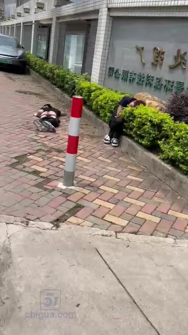 安徽工程学院惊现迷奸事件 男大树林遭遇破肛蹂躏 菊花布满鲜血令人震惊