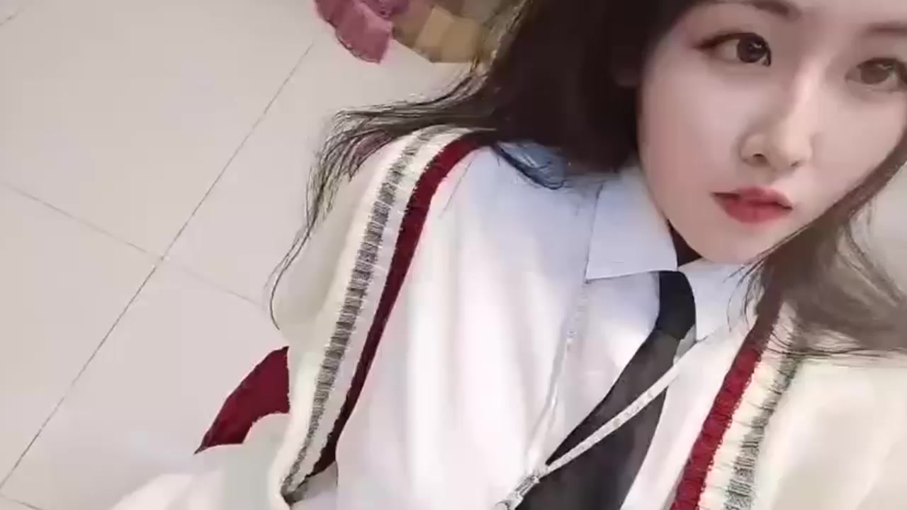 新婚少妇背着老公偷玩网调 露脸揉奶掰穴自慰 被情人指挥淫如母狗