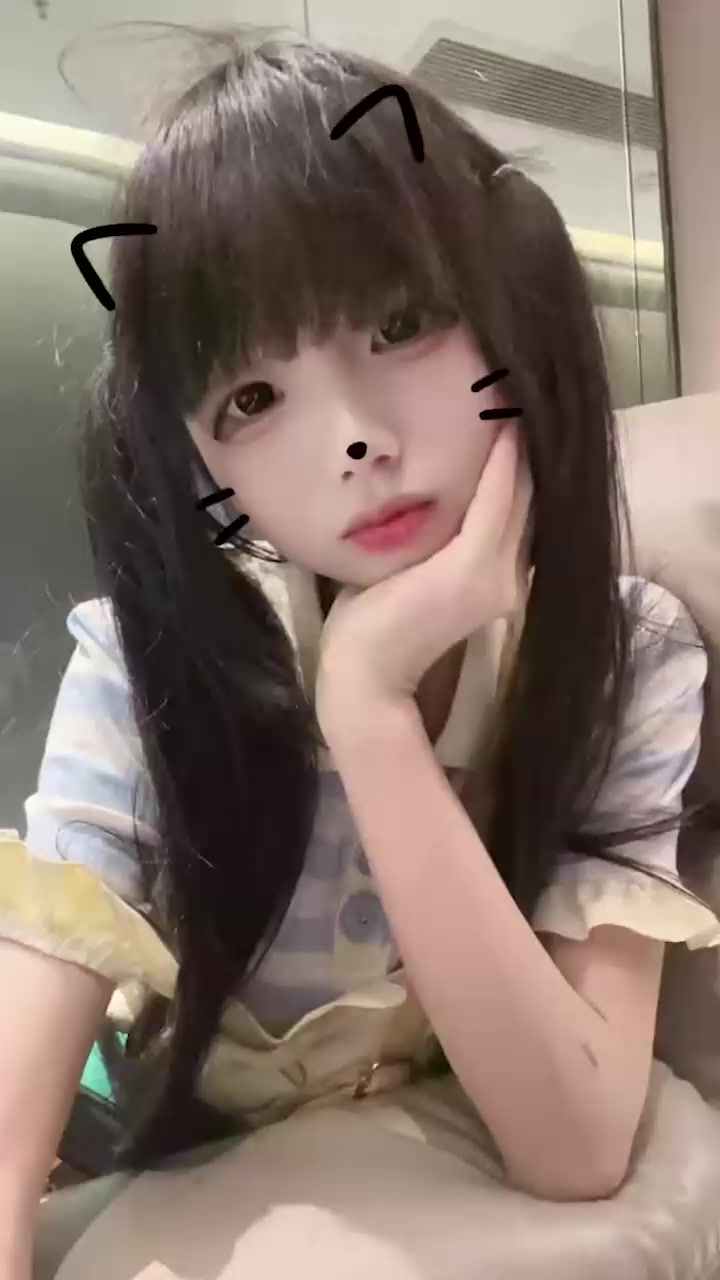 成都版小远 小禹 约炮极品萝莉 肉丝玉足丝滑套弄 脚趾灵活足技爆表！
