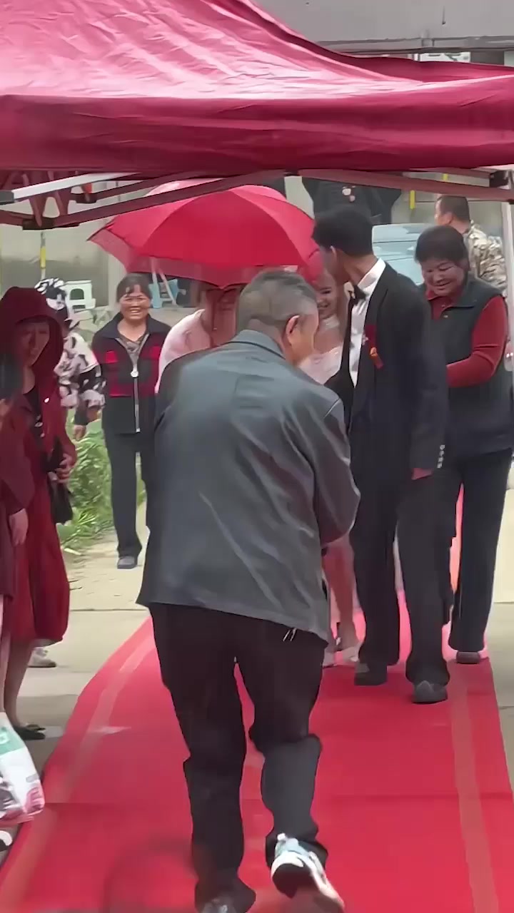 摩洛哥新娘笑容让全网中国男人破防 简朴婚礼与零彩礼婚姻 也能幸福到发光！2