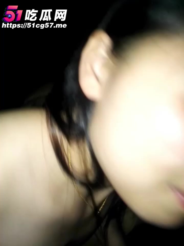 成功拿下郑州某学校英语老师 反差少妇车震配合炮友 后主动颜射舔大屌超骚！