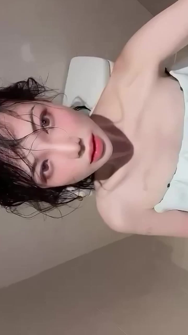 浙江混血反差婊 姜奕 自慰视频被金主曝光 长腿高翘玉手自慰 淫靡画面勾人魂魄！