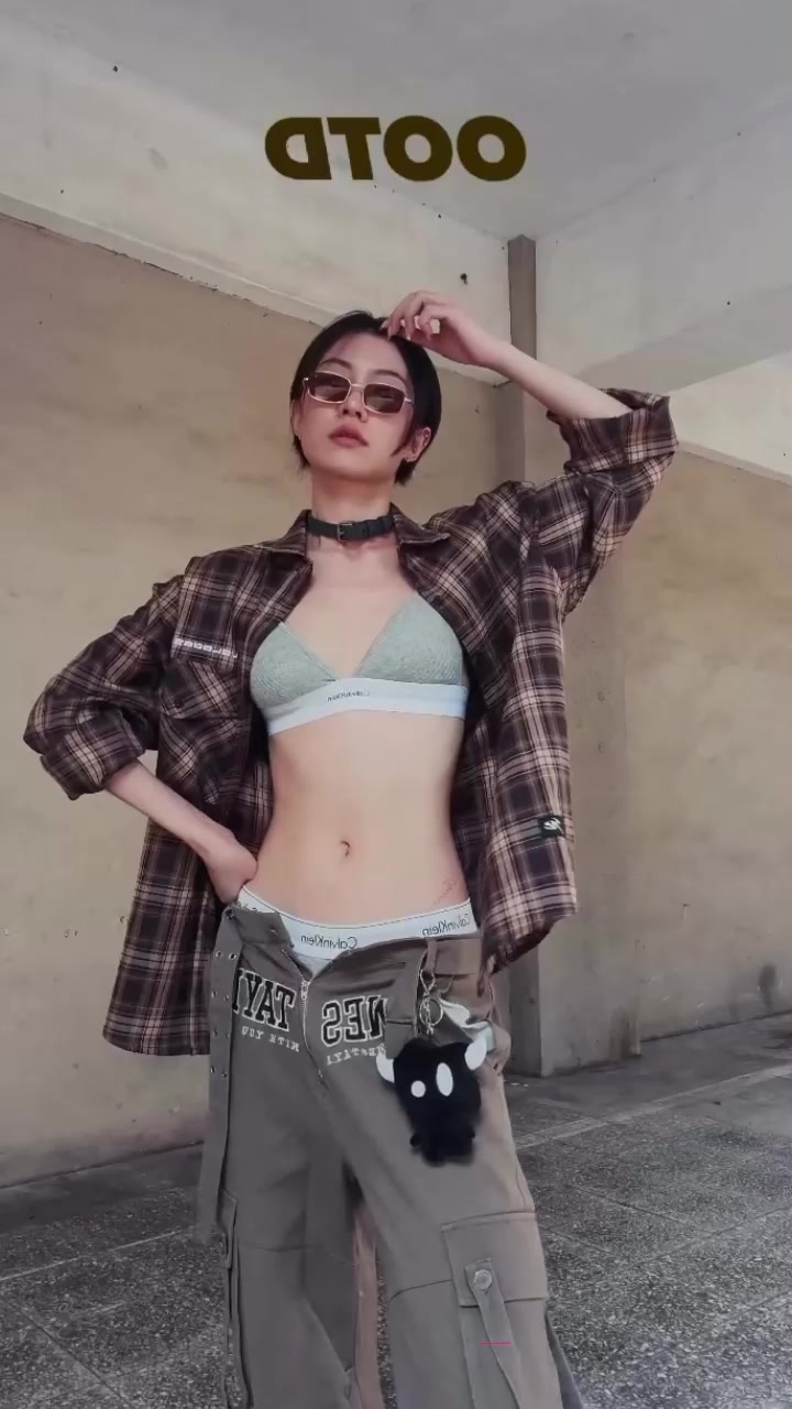 高颜值巨乳博主 oli 诱惑私拍合集 前男友曝光全裸自慰 漏奶发骚猛扣蜜穴