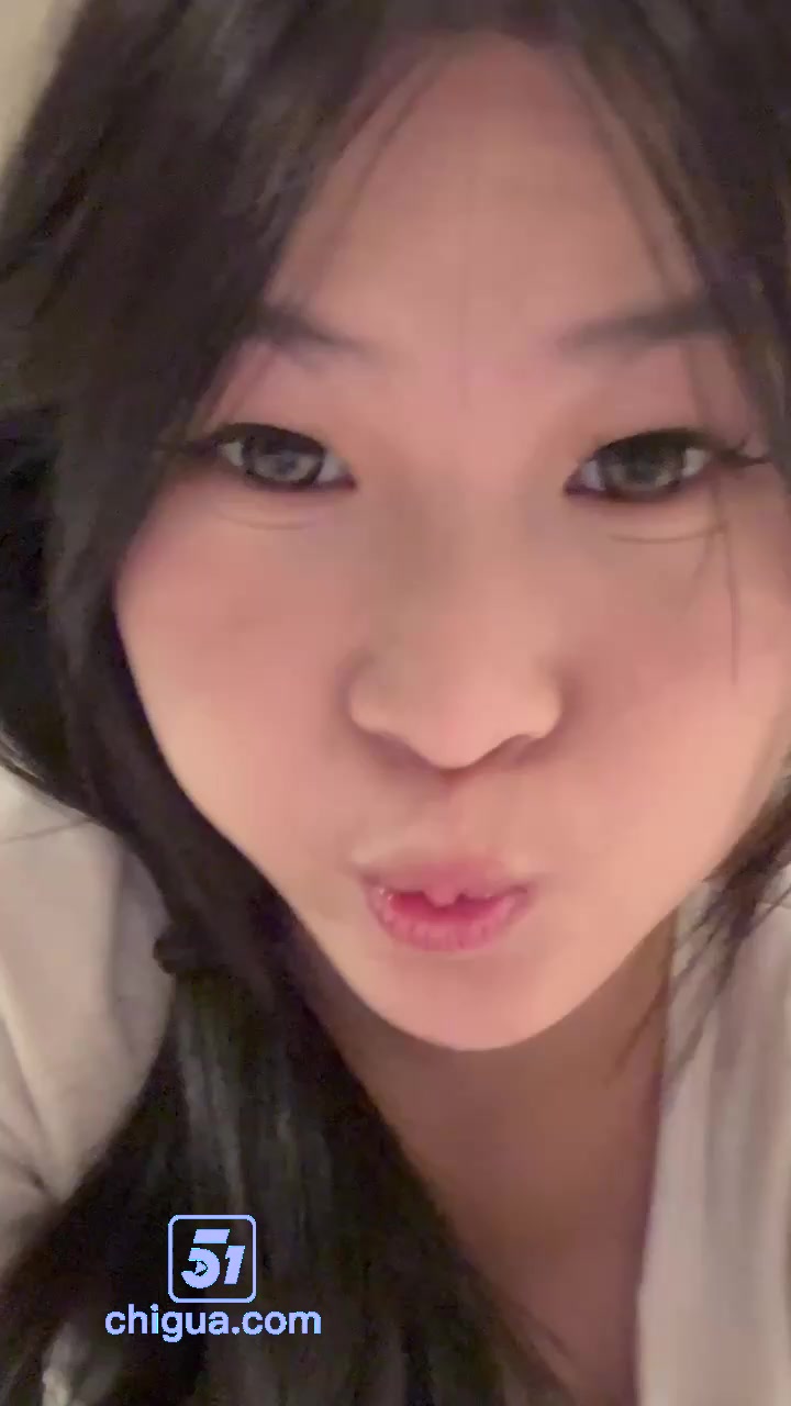 长沙高颜值少女 张怡芸 黑料泄露 给富哥口交嗦鸡巴 表情十分淫荡太骚了1