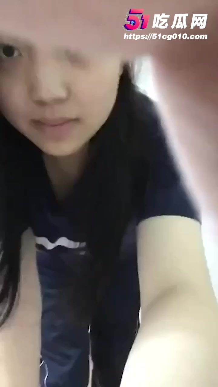 暗恋多年女神竟成别人母狗 私密小视频发给其他男生 看得人心碎了！