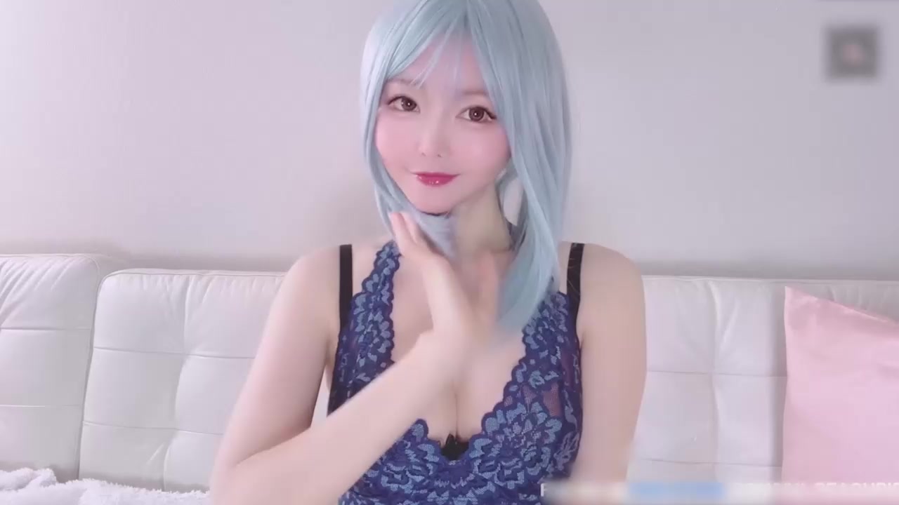 日本萝莉萌妹 YuiPeachpie 性爱私拍 身着情趣内衣挑逗巨物 被后入爆操内射灌精！