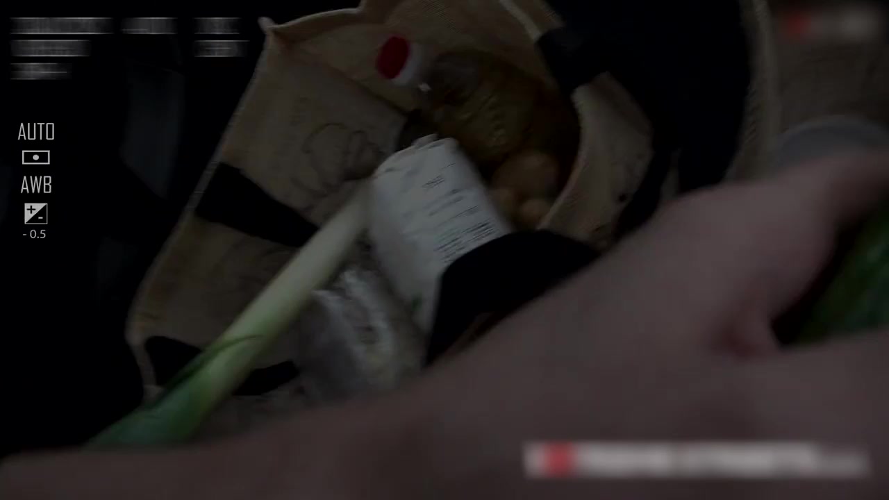 捷克街头搭讪之25K约会挑战 第二弹 俄罗斯少妇沦为购物袋 各种水果塞满双穴！