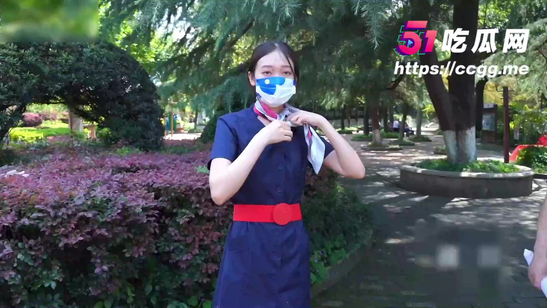 春秋航空反差空姐 安琪 为捞金毫无底线 景区户外玩真空露出 笑容迷人又淫荡！