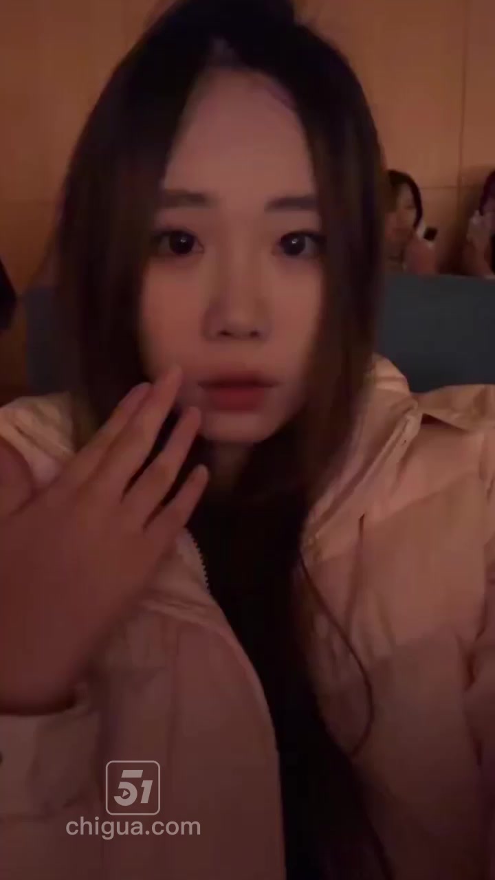 江西清纯小网红被约炮大神酒店狠干 玩足交狠夹肉棒 被后入爆操臀浪翻飞