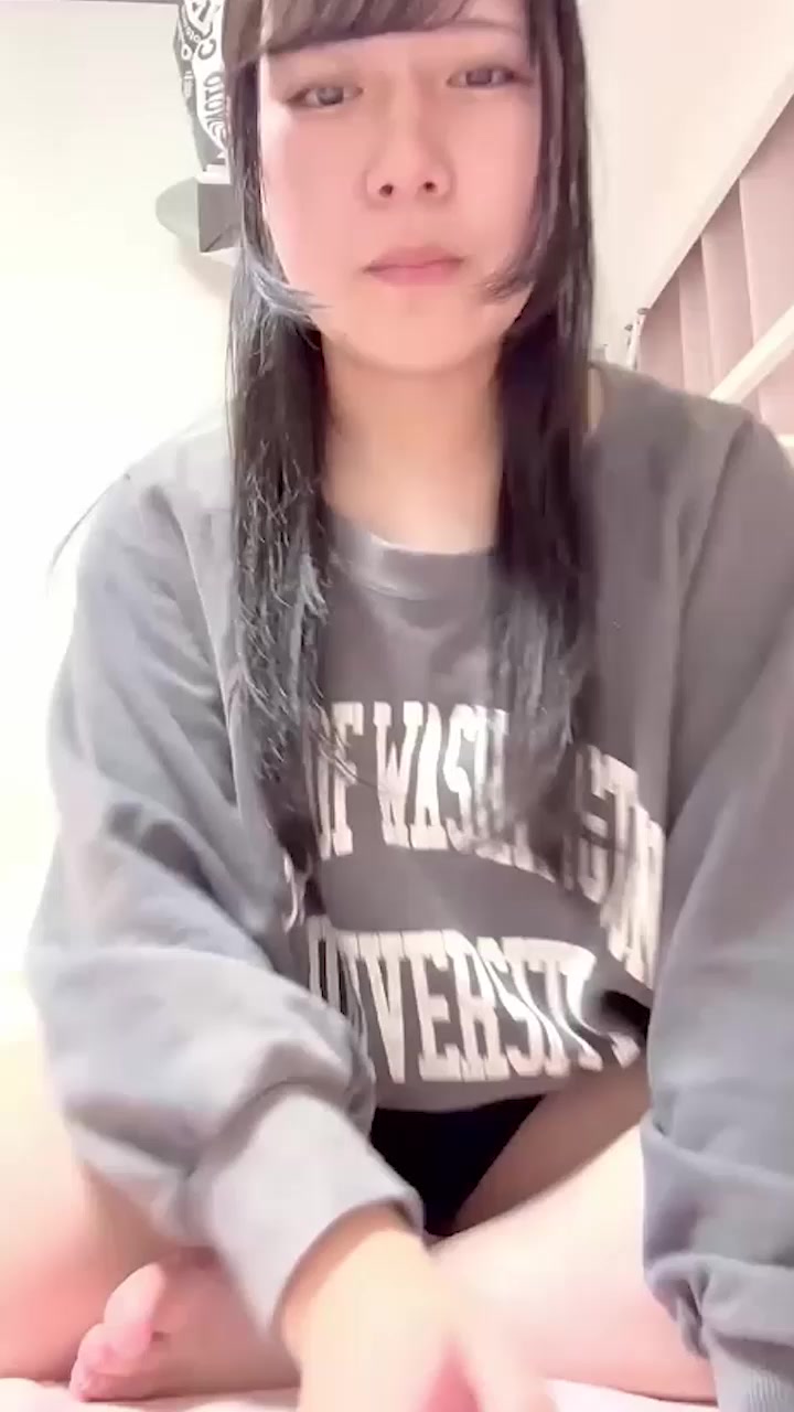 岛国女大宿舍自慰 偷偷录下淫乱视频发异地恋男友 反差感直接拉满！