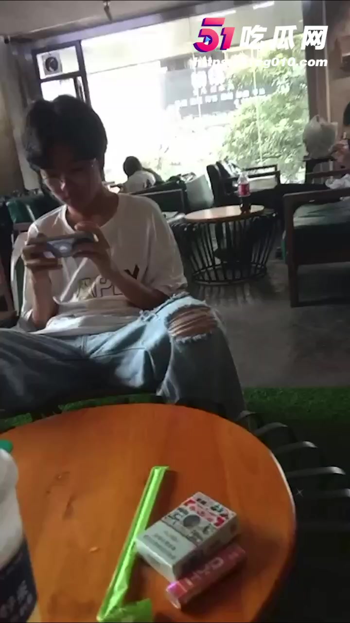 广西玉林仙尼奶茶店口交门 校园女神孙晓惠被同学认出跪舔口交 人设彻底崩塌！