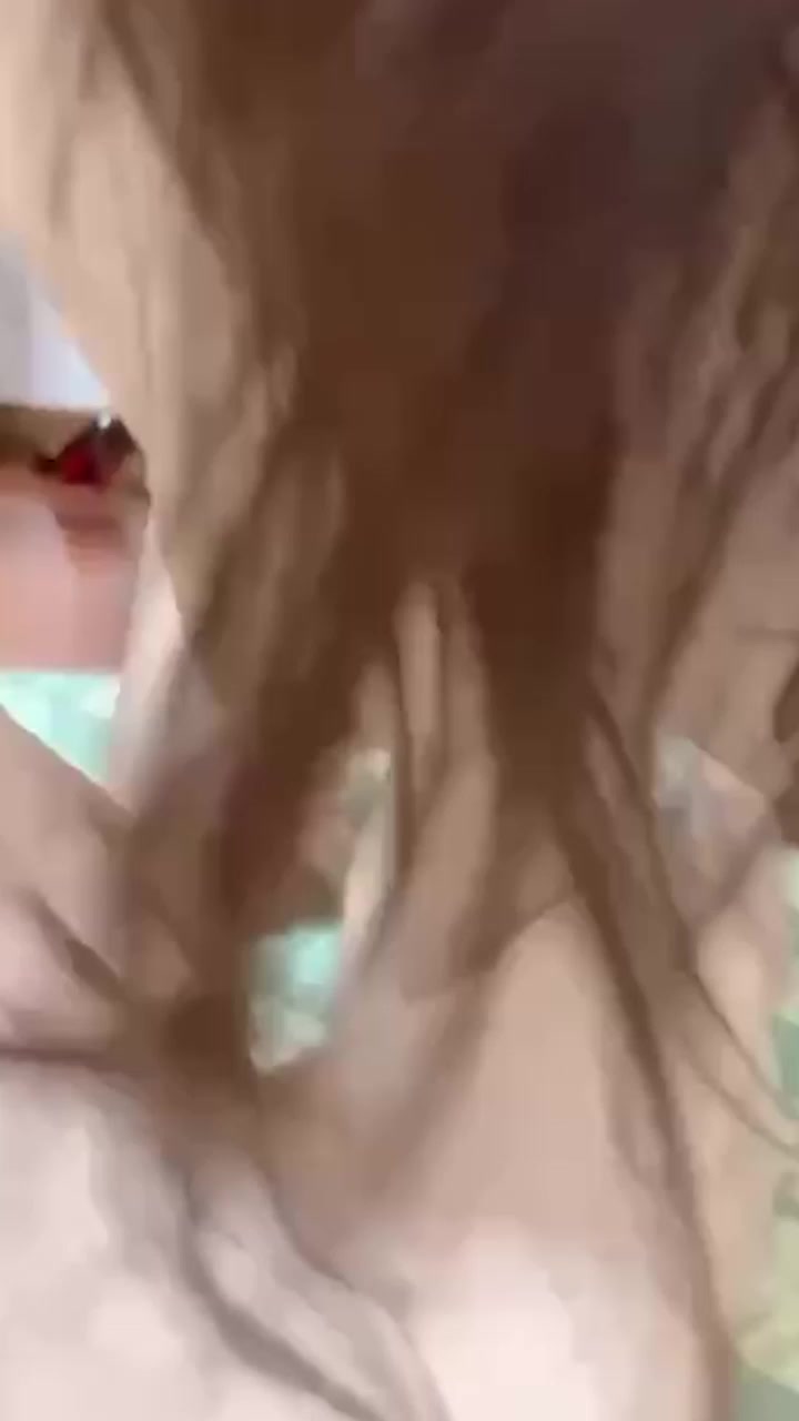 B站UP主 酒酿lily王 不雅视频 私下勾引金主 奶肉疯狂磨蹭肉棒 骚气爆表！