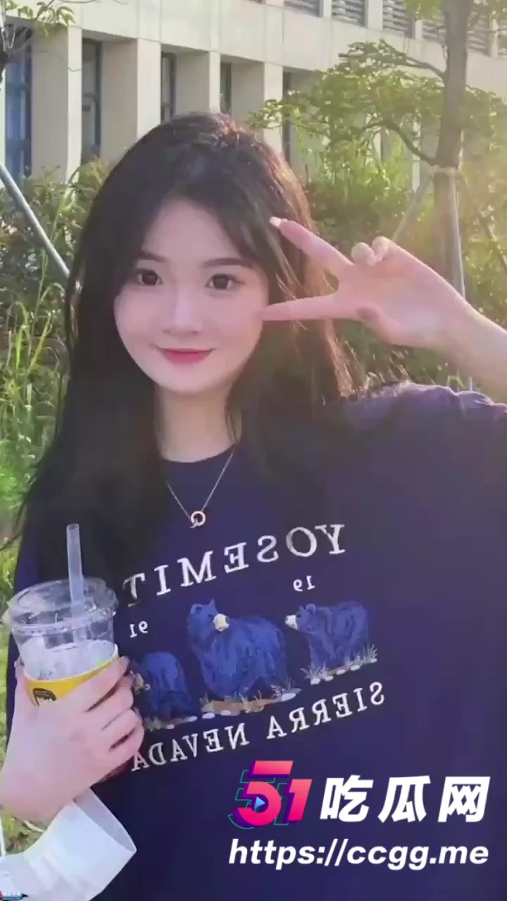 华中师范大学 宋茜娜 学校操场当众露出吃鸡做爱 震惊全校被通报开除学籍