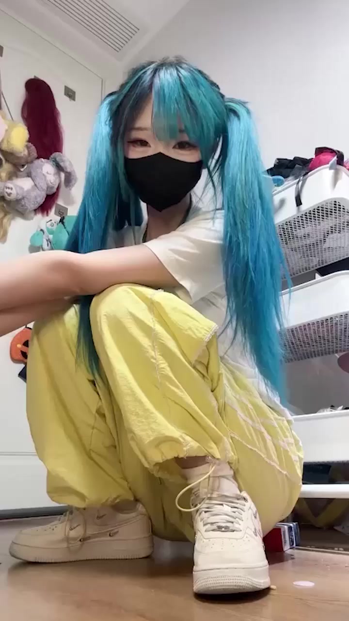 重口女王 芃芃大人 cos初音未来 裸足ASMR淫语羞辱 专为抖M量身打造！