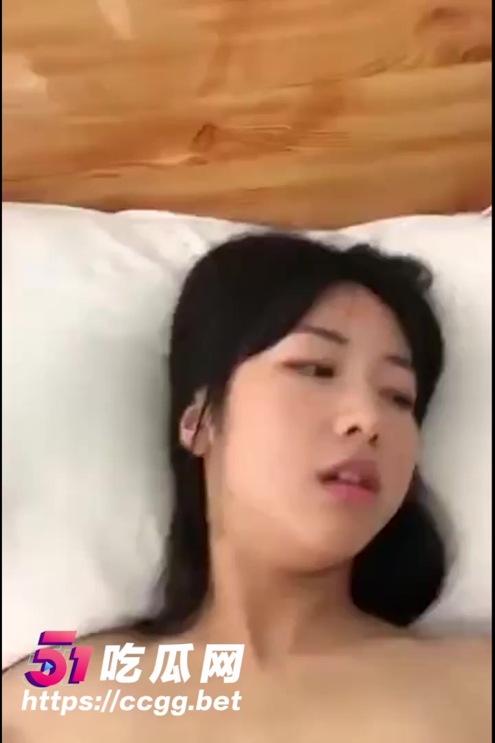 肖战头号粉丝 钱思慕 为应援男神 竟自愿兼职捞金 被人调教抽的屁股通红