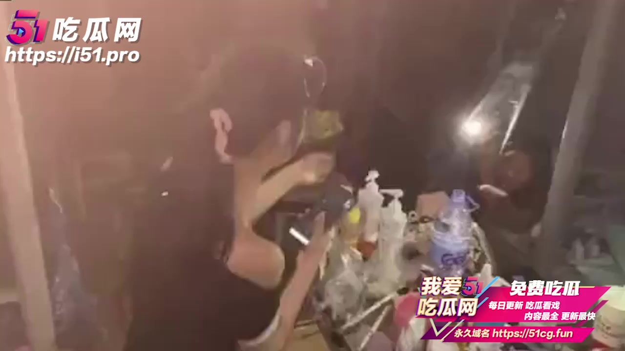 大学生当着室友面裸聊男友 室友集体打灯出谋划策 现场指导超刺激！
