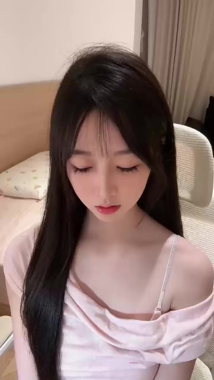 B站网红 清纯小元 脱衣展露美乳嫩穴 镜头前娇喘发骚 粉嫩酮体白嫩紧致撩拨观众欲望