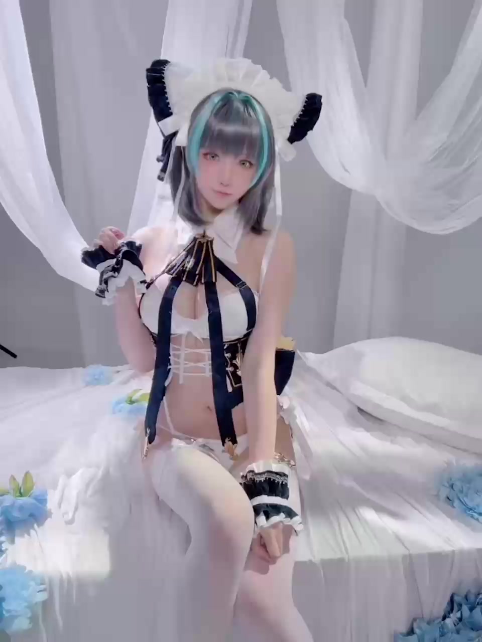 推特福利姬 星之迟迟 COS柴郡花嫁 致命白丝纯欲写真 搔首弄姿诱惑摆拍 超反差！