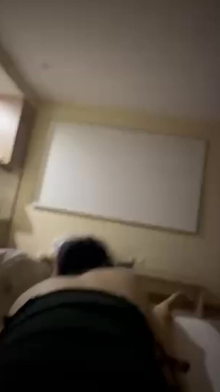 推特约炮大神 钓到娇嫩少女 酒店里肉棒反复征伐骚逼 快感浪潮席卷全身 美乳在高频活塞运动下剧烈颤动！