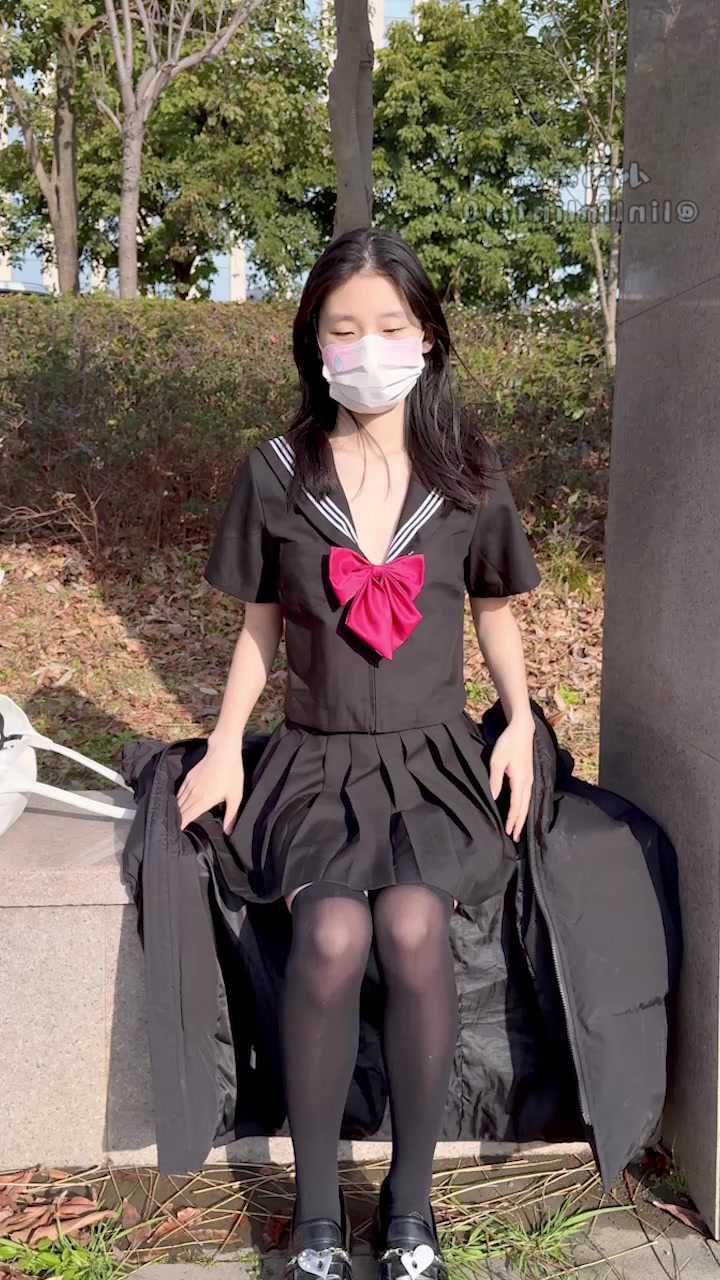 推特露出博主 小雨绵绵 公交车大胆露出 当众脱衣露点狂拍 双腿大开跳蛋自慰完全无视他人眼光 刺激到爆炸！