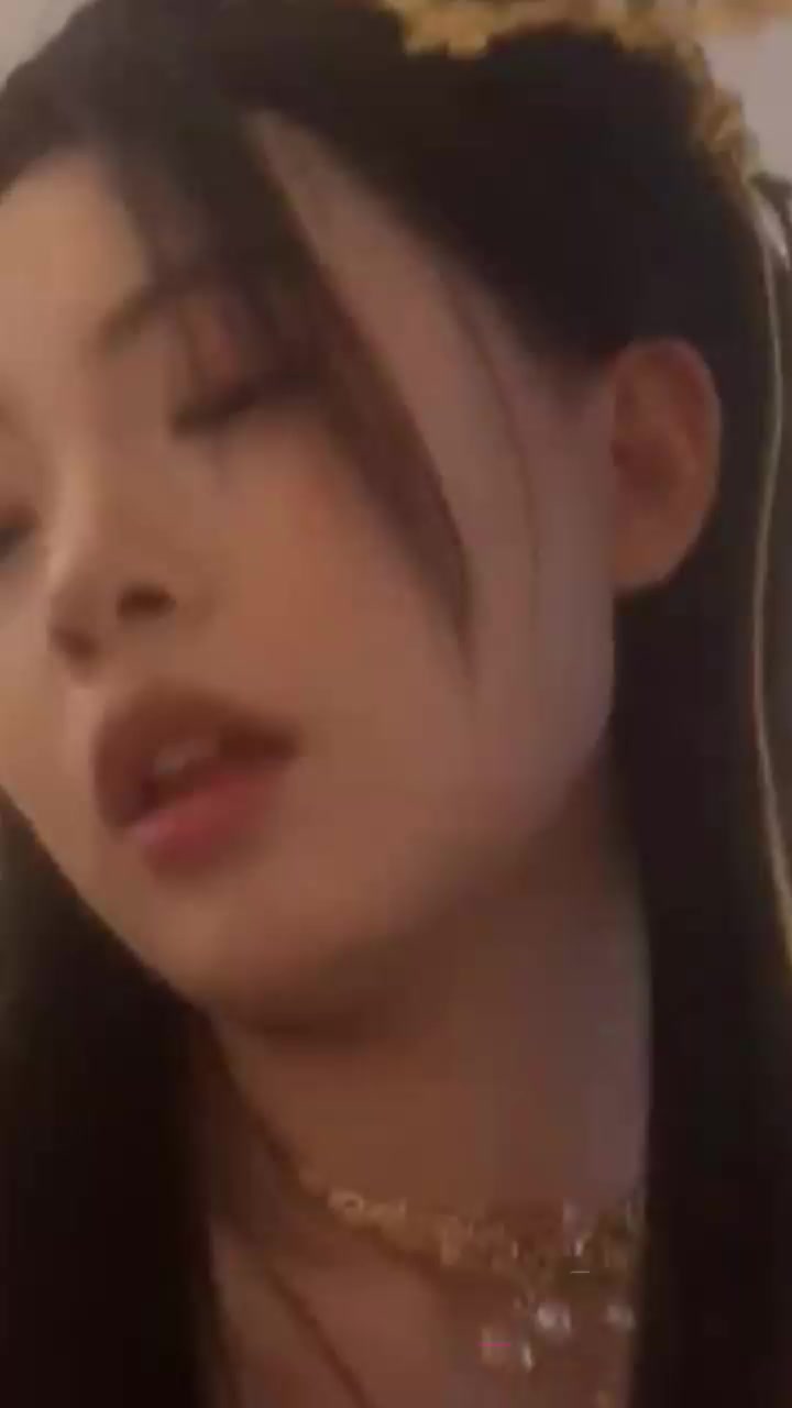 抖音小网红 奶油鼻屎 金主约啪私拍流出 身穿制服口交骑乘眼神迷离 后入黑丝翘臀呻吟响彻房间