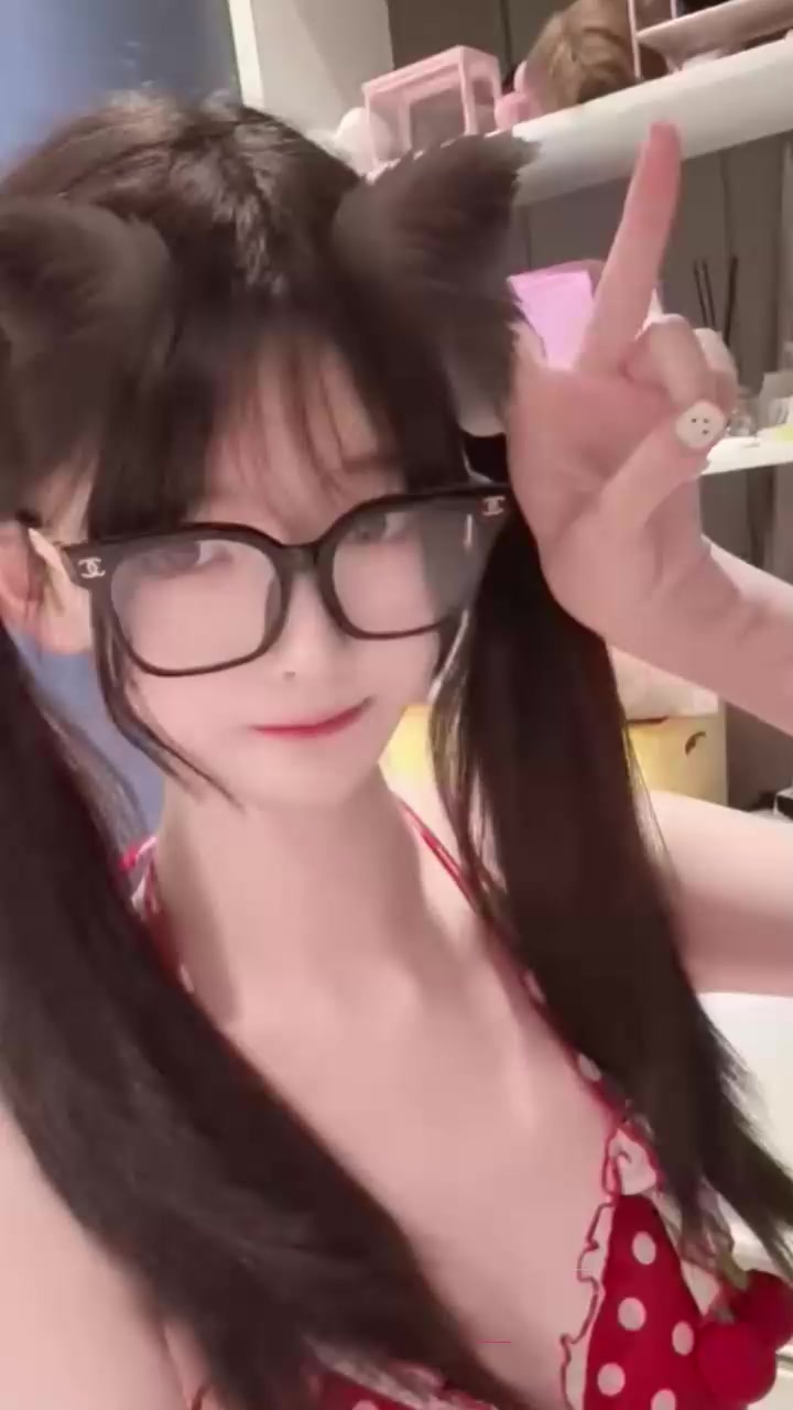 推特可爱少萝 季雨 定制福利曝光 身穿各种制服展露美乳粉穴 水晶棒跳蛋自慰表情淫靡浪荡不堪