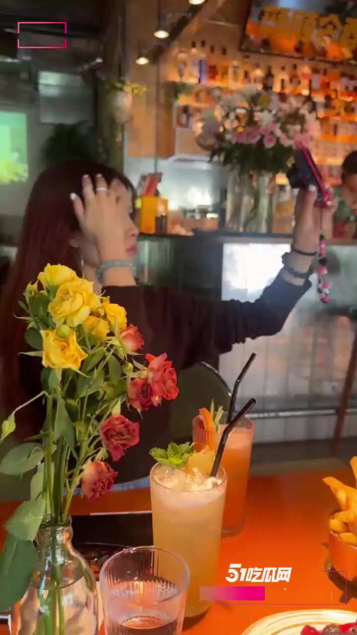 高颜值瑜伽美女遭男友曝光淫荡私拍 表情清纯可爱私下口交技术堪比女优 美腿大开骑乘后入任由肉棒抽插打桩
