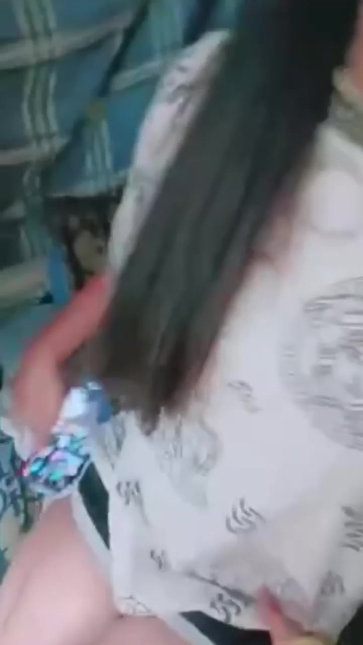 东南亚园区 精神小妹查房 挨个摸奶玩弄 全是18到22岁的年轻少女 美乳真是嫩得犯规啊！