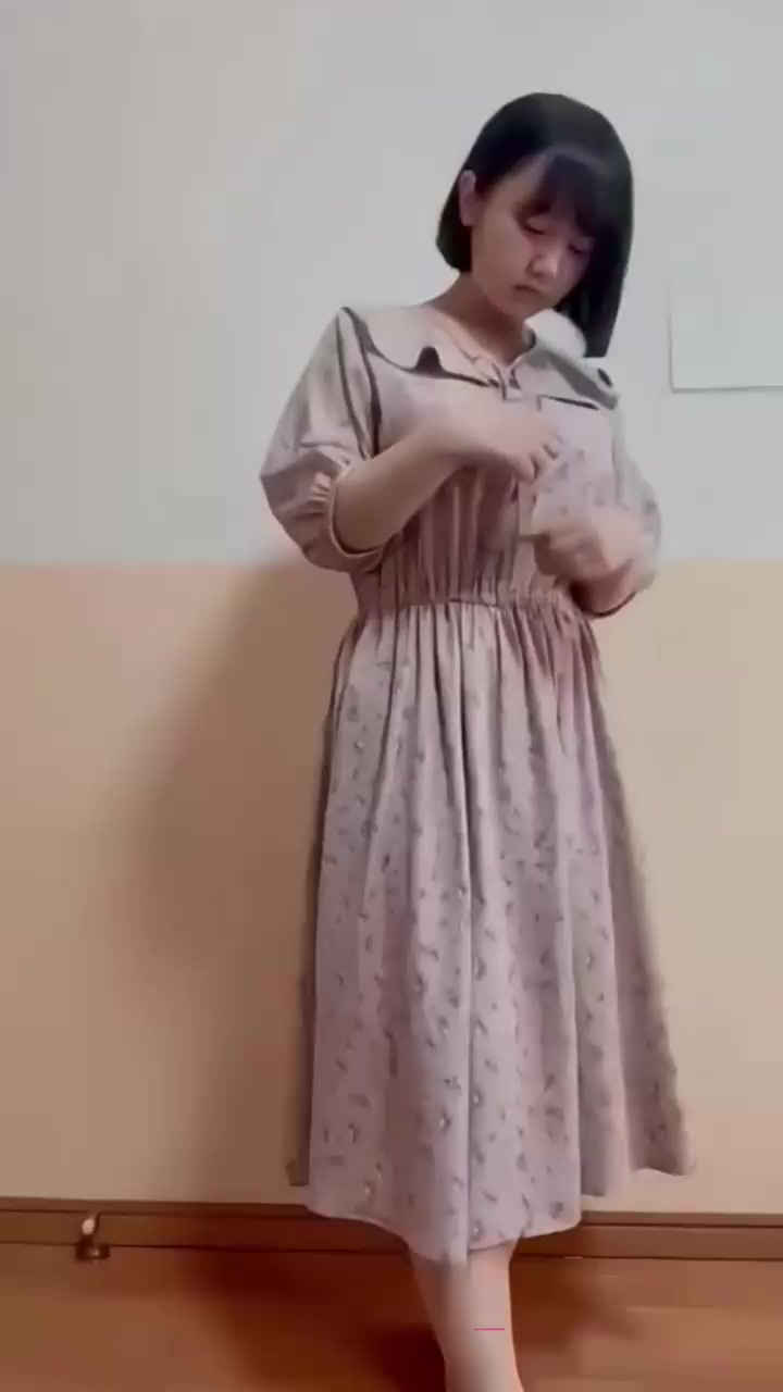 日本素人大学生裸贷自拍 婴儿肥少女全裸拍摄展露酥胸蜜穴 九十度弯腰鞠躬可怜模样令人心动