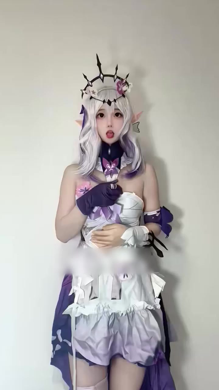 推特cos达人 萝莉病 蜂腰美腿白虎粉穴 雪白身材扭得让人心潮澎湃！1