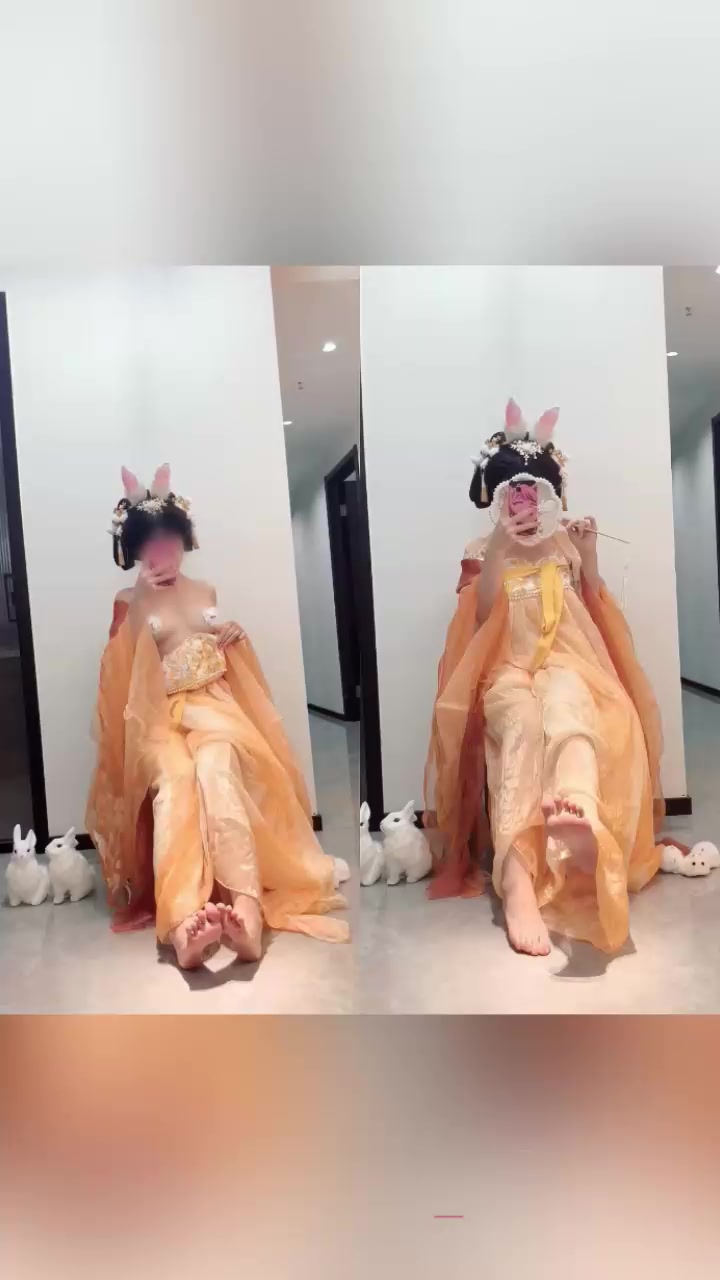 福利姬 Bangni邦尼 化身中秋节玉兔 制服包裹丰胸翘臀娇艳欲滴 美眸散发饥渴情欲